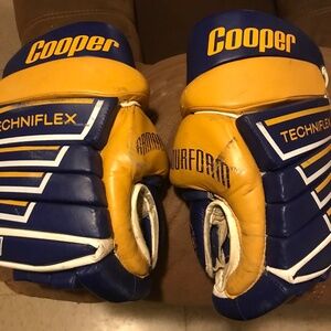 MENS VINTAGE COOPER TECHNIFLEX HOCKEY GLOVES!!!!!